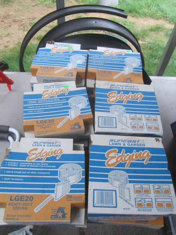 (12) Boxes Of Suncast Lawn & Garden Edging