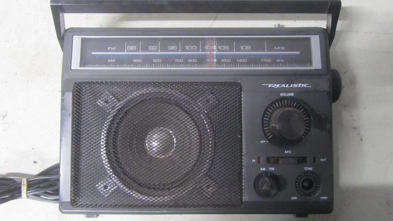 Realistic AM/FM Radio