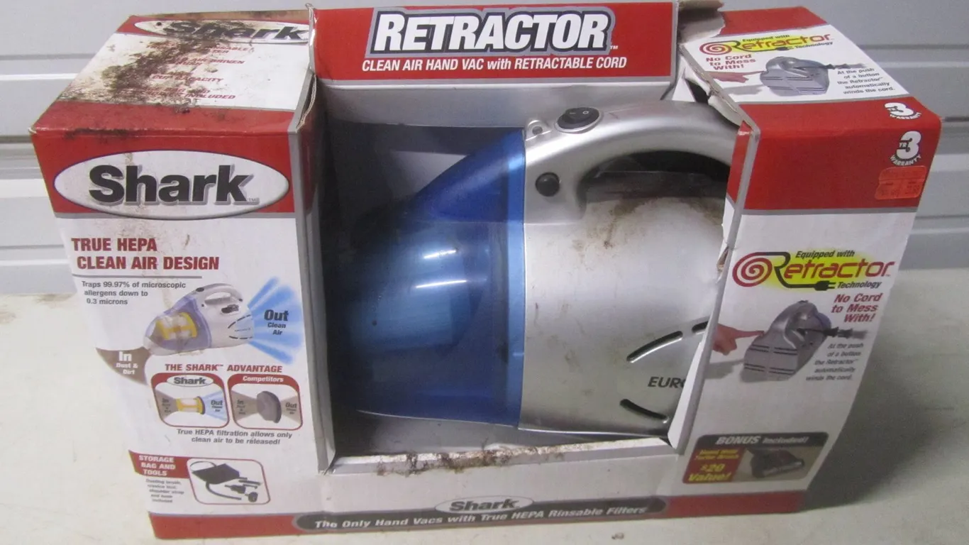 Shark Retractor Clean Air Hand Vac w/Retractable Cord