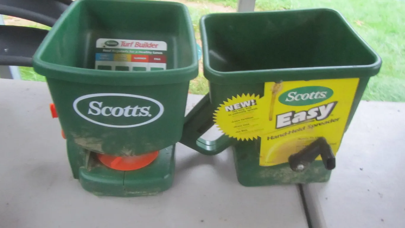 (2) Scotts Hand-Held Spreaders