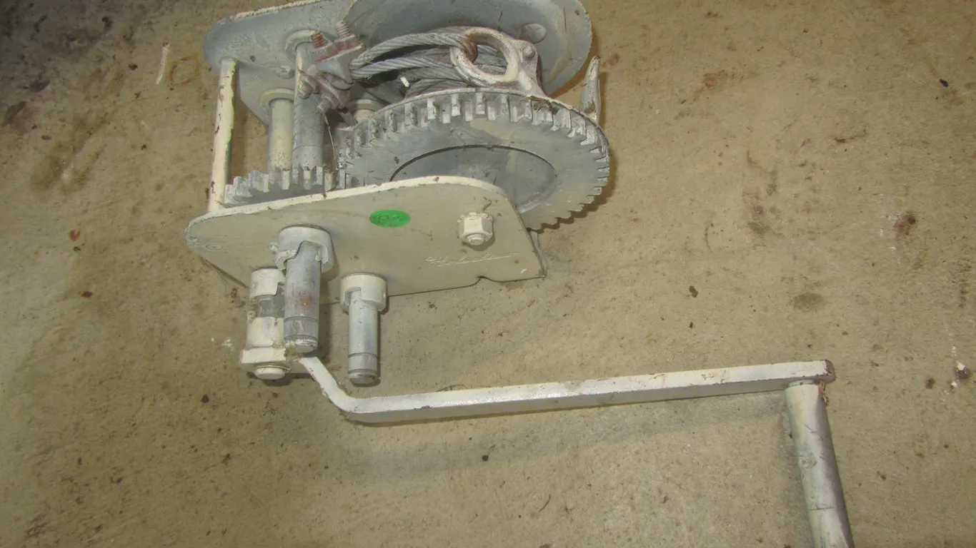 Winch w/Rope