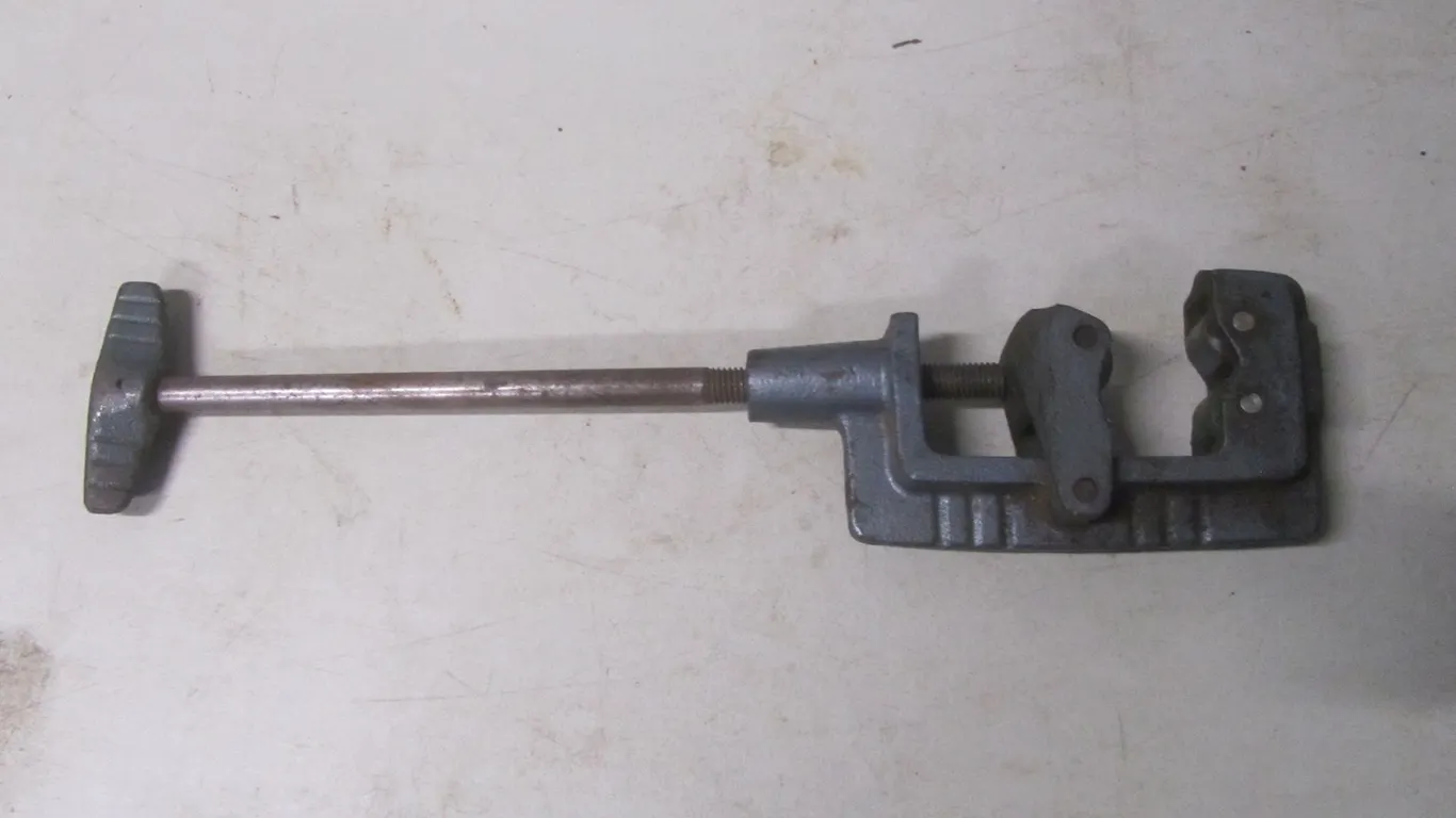 Pipe Cutter Tool