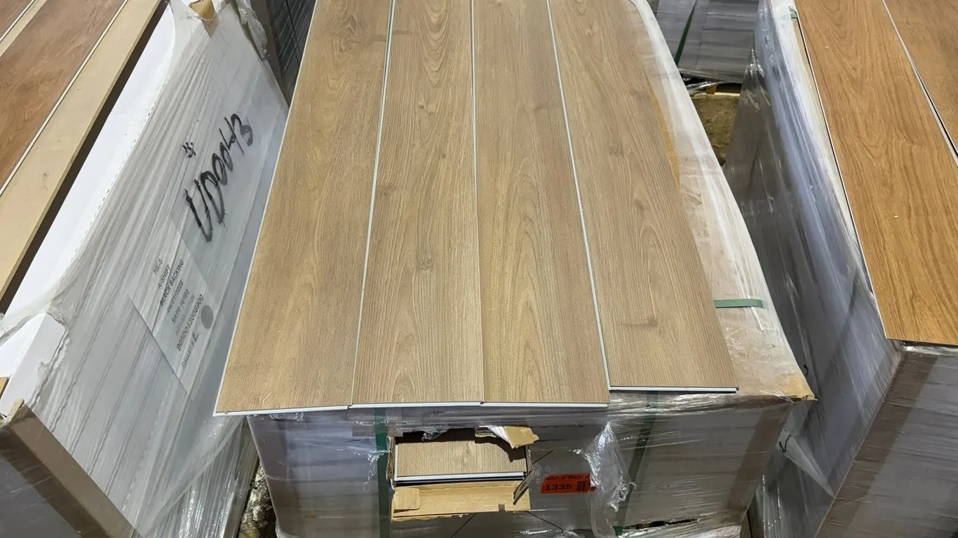 912 sq. ft. Vinyl Plank Flooring