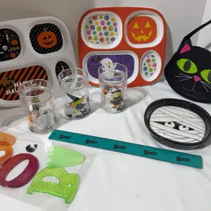 Halloween decor. Includes three glasses, cooking dish and other items.
