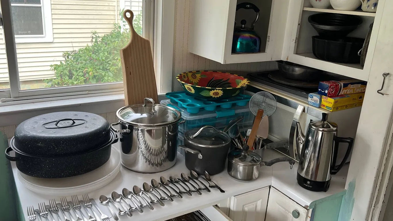 Large Kitchenware and Utensil Lot
