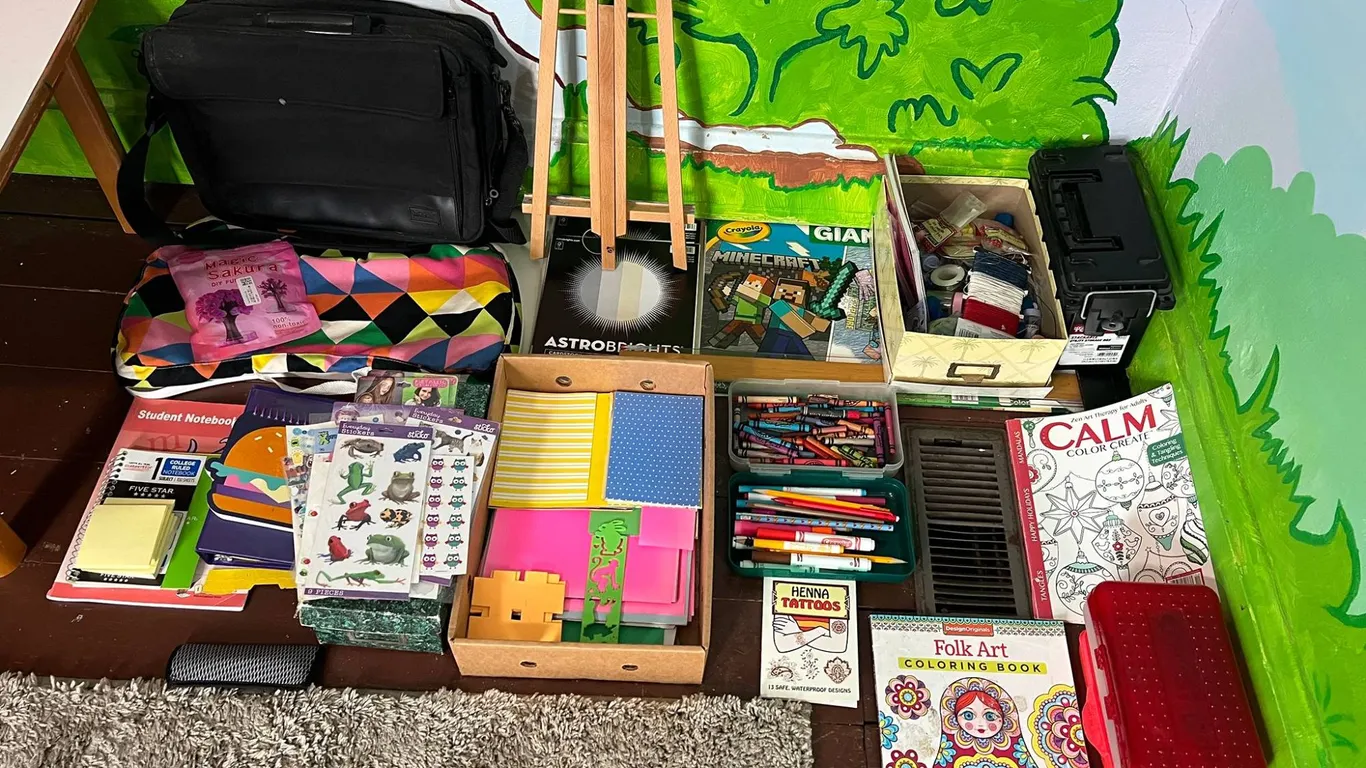 Art Supplies Bundle With Easel & Books
