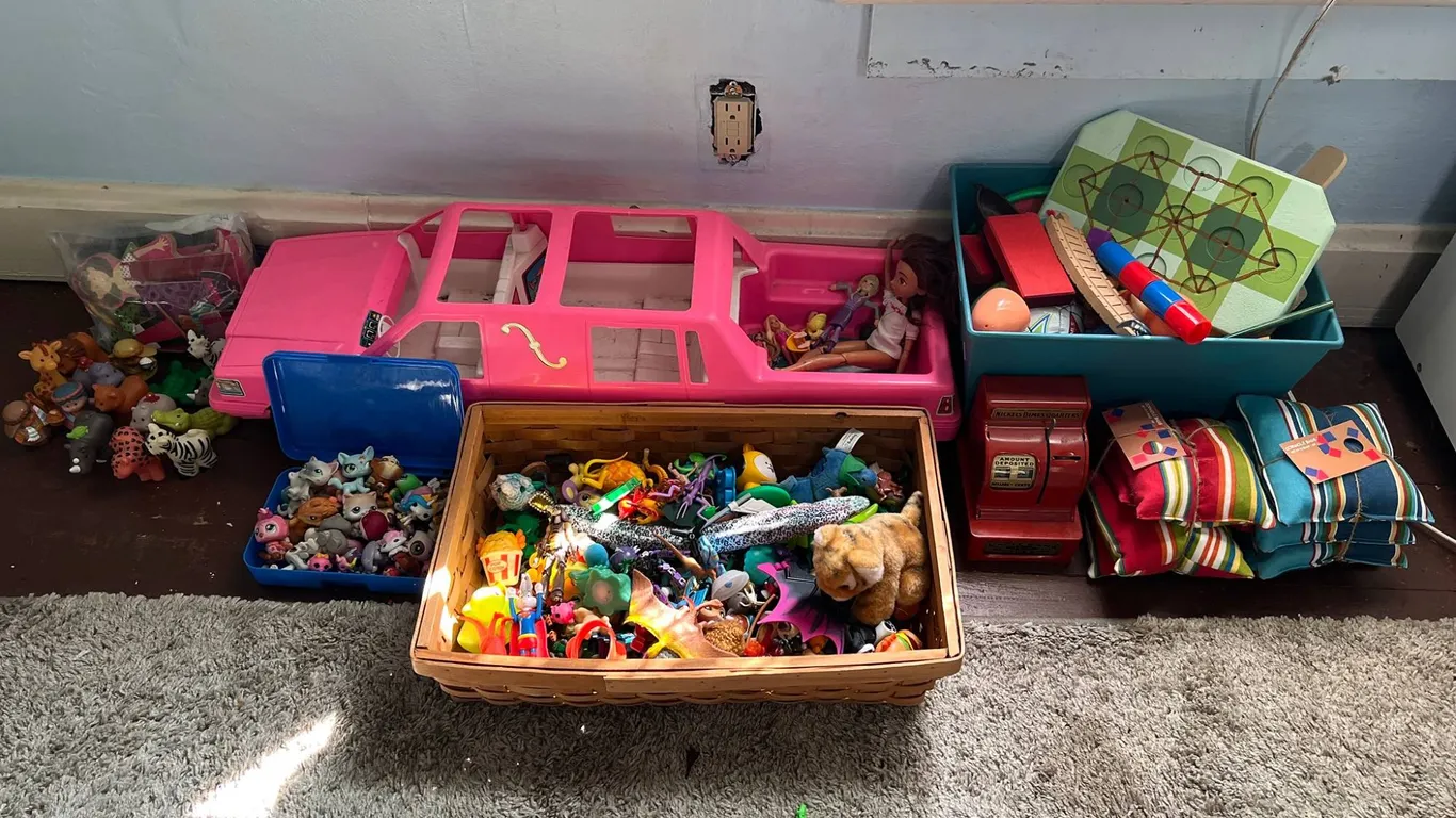 Vintage Toys Lot: Cash Register & More