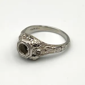 Vintage 18K White Gold Floral Ring