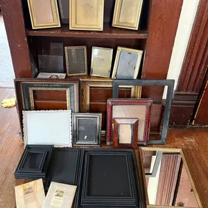 Photo Frames & Wall Mirrors Lot