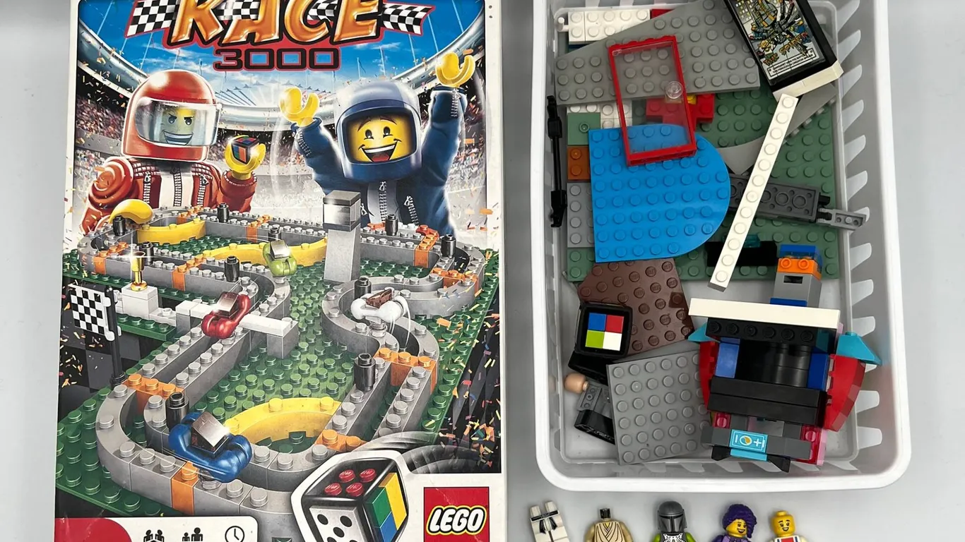 LEGO Race 3000 Set 3839 with Minifigures