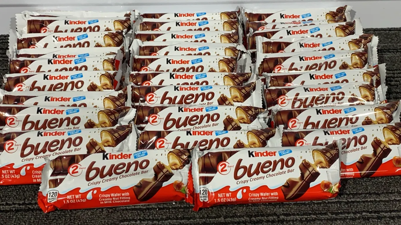 *NEW* Kinder Bueno Milk Chocolate Hazelnut Bars, Qty 29 - Best By: 12/2026