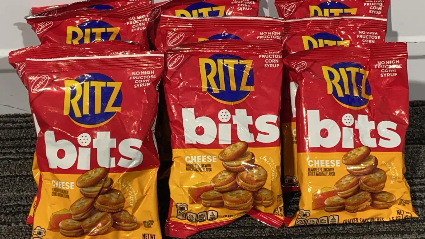 *NEW* Ritz Bits Cheese Cracker Sandwiches, 1.5 oz Each, Qty 10 - Best By: 1/2027