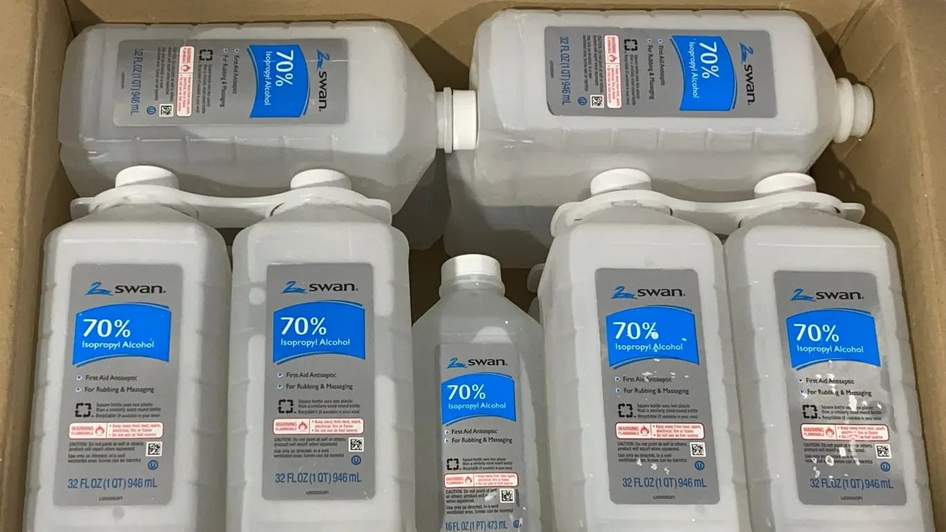 *NEW* 14 Bottles of Swan 70% Isopropyl Alcohol