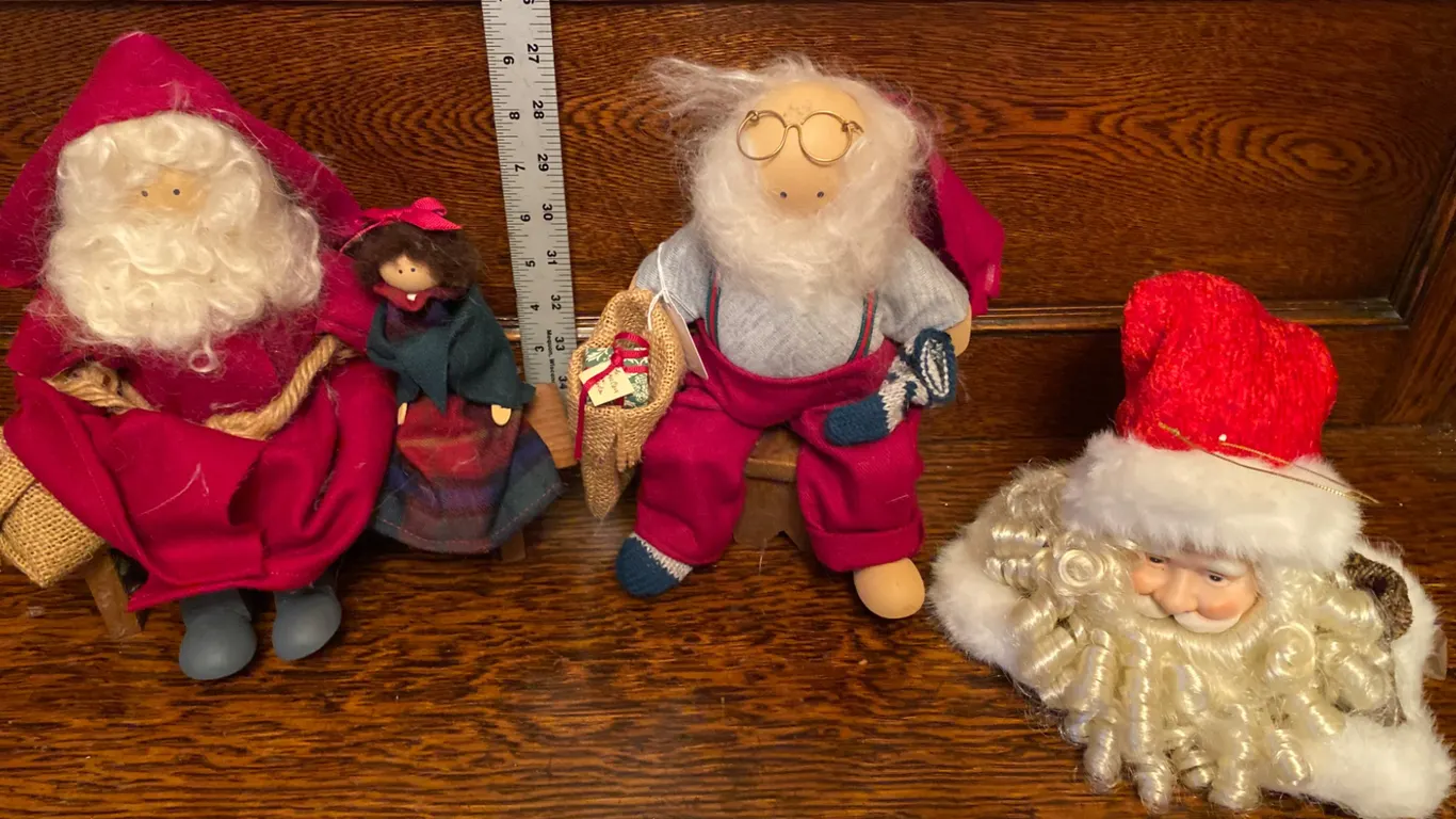 Santa Claus Figurines and Dolls, Mixed Era