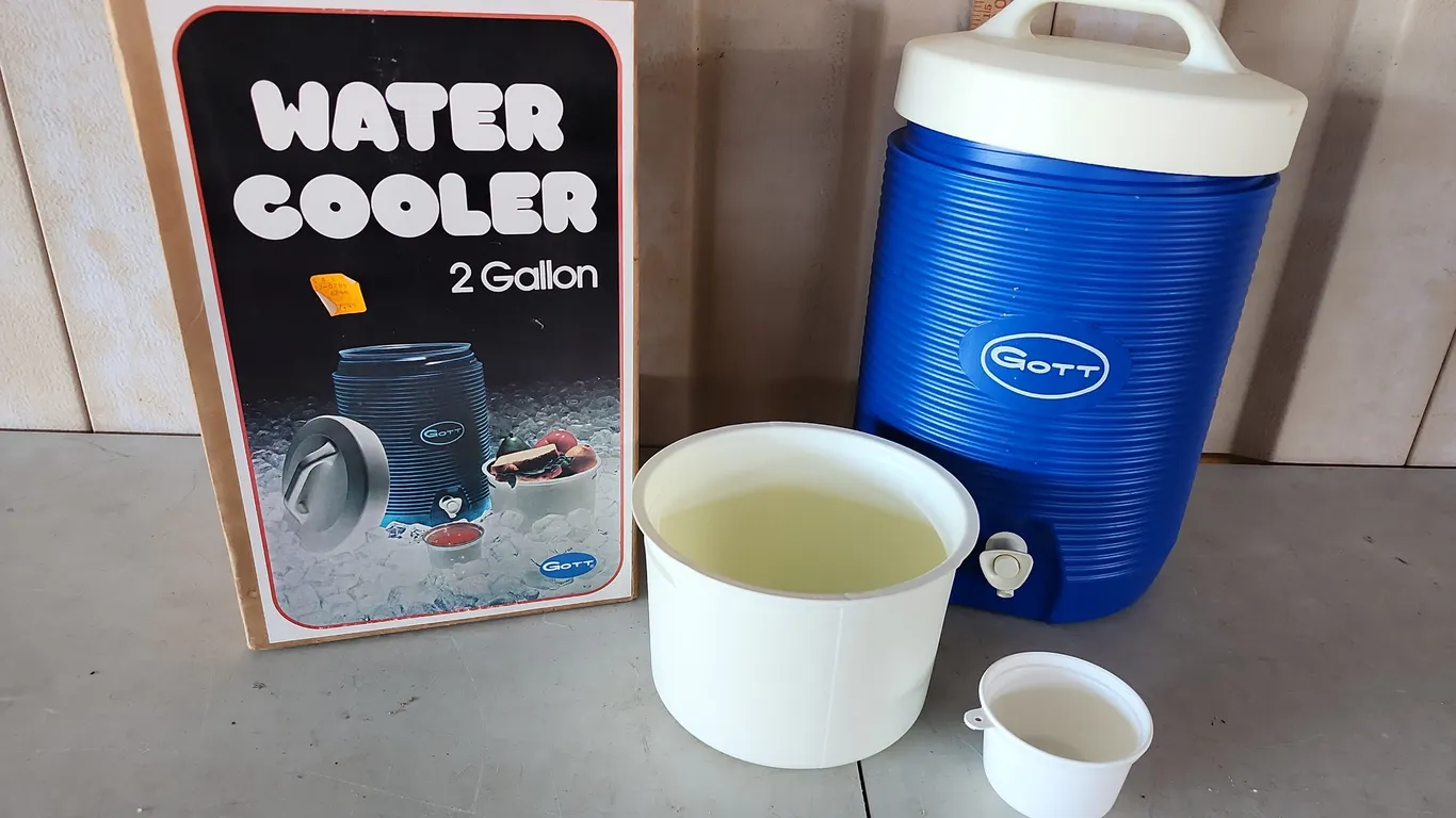 Vintage Gott Water Cooler 2 Gallon W/Original Box Blue