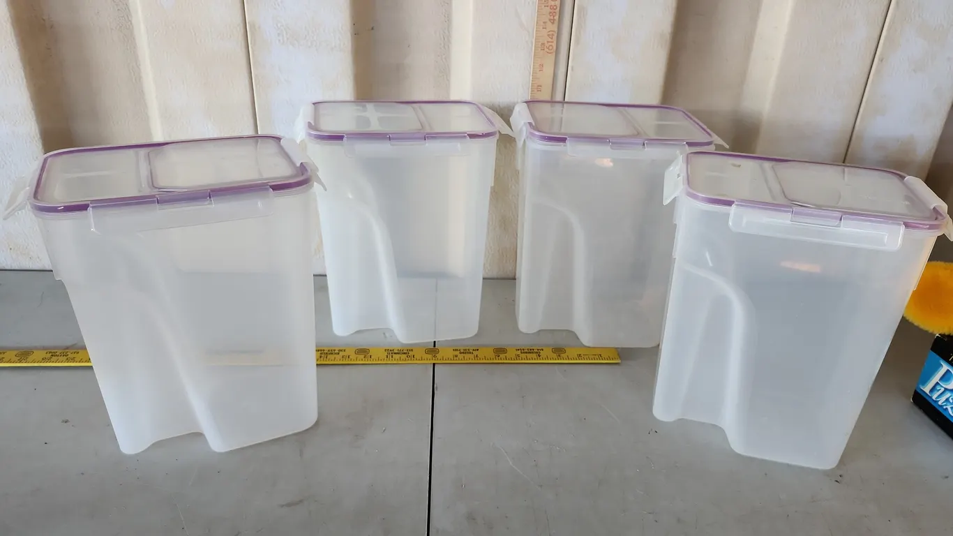 4 Snapware Storage Containers