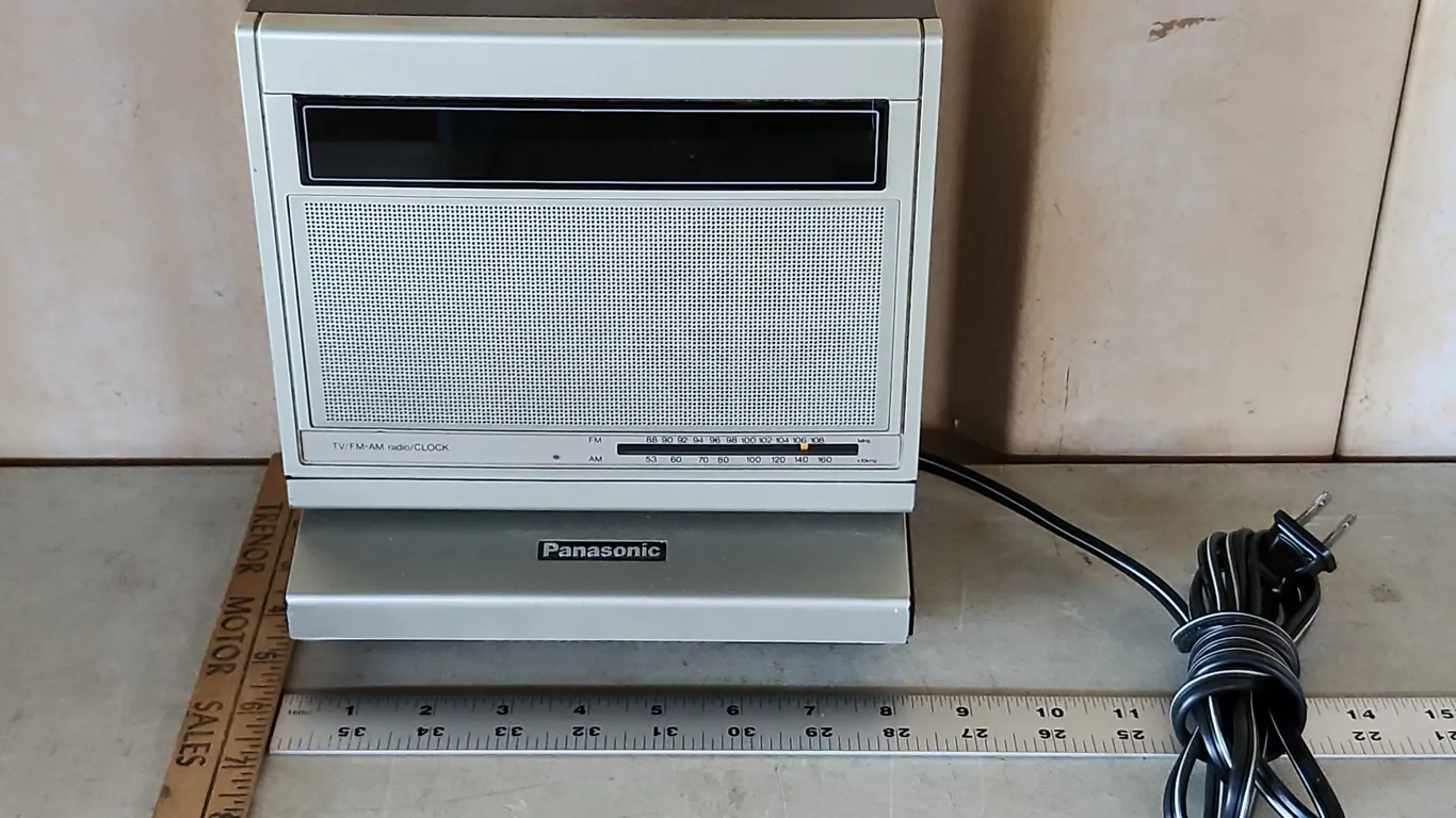 Panasonic Bisider TV/FM-AM/Radio/Clock