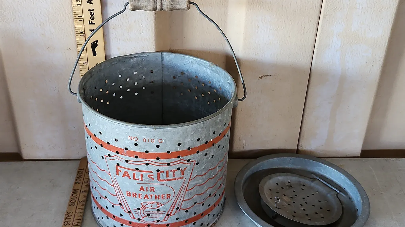 Vintage Falls City Air Breather Live Bait Bucket, Galvanized