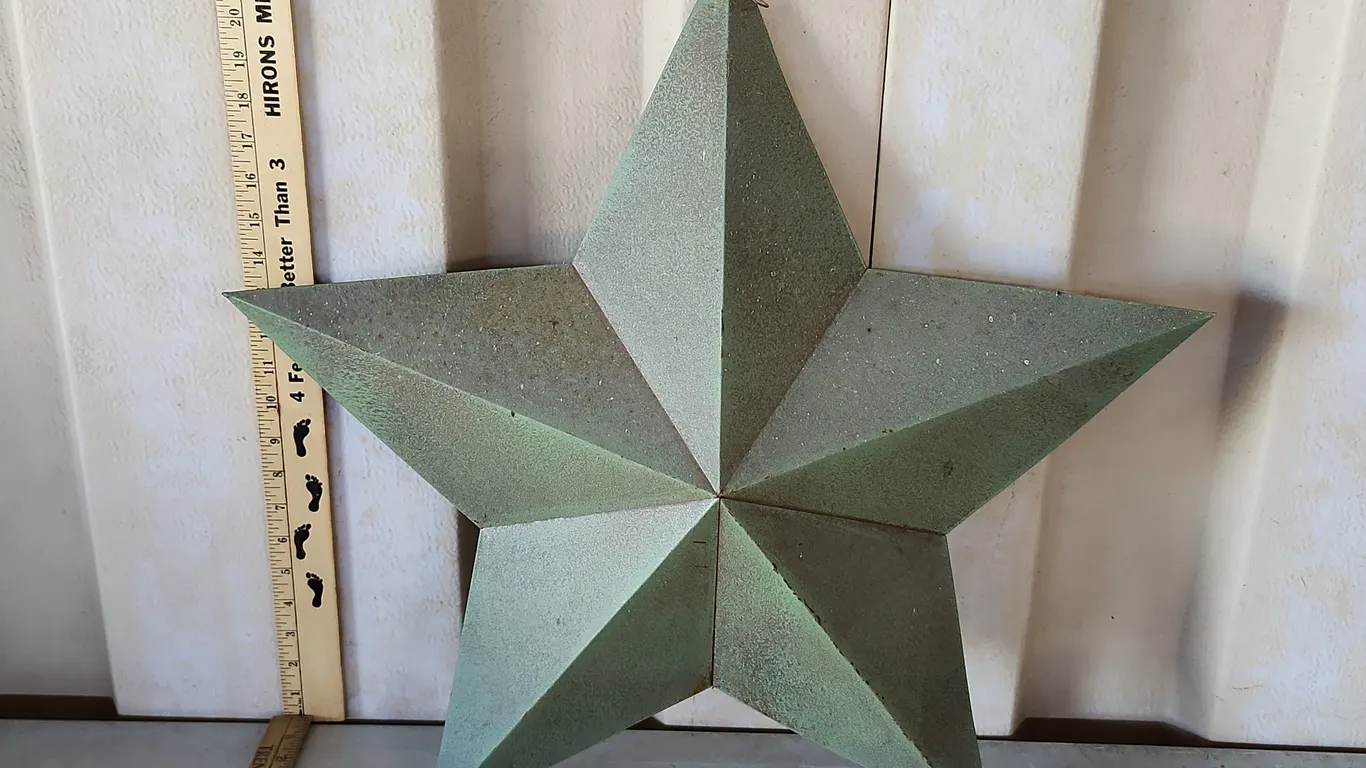 Metal Star Wall Decor 23"