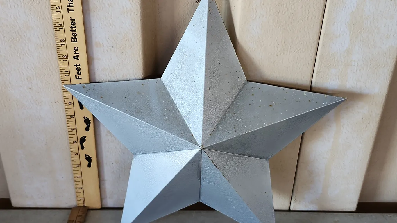 Metal Star Wall Decor 17"