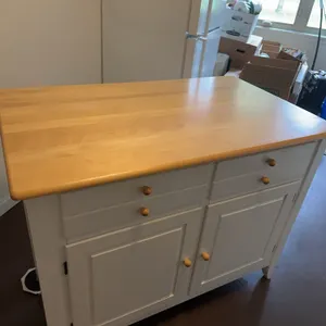 Quality kitchen island with stools