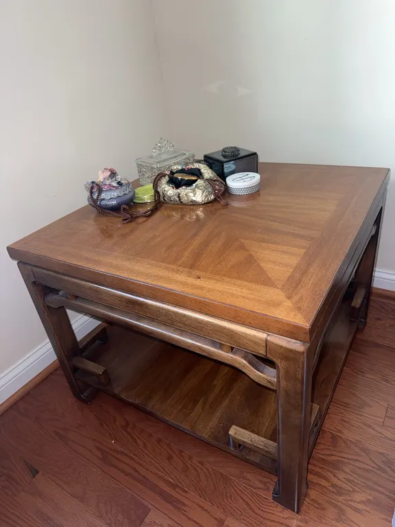 Gorgeous Asian inspired end table/coffee table