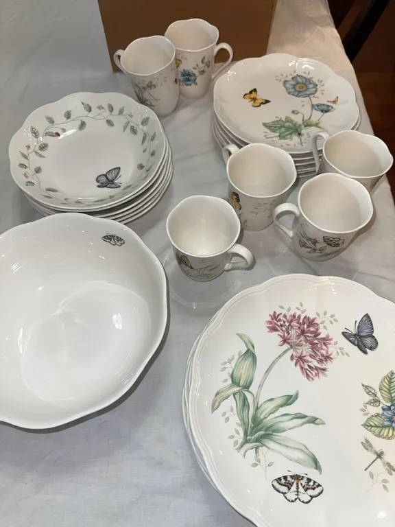 LENOX Butterfly Meadow china set