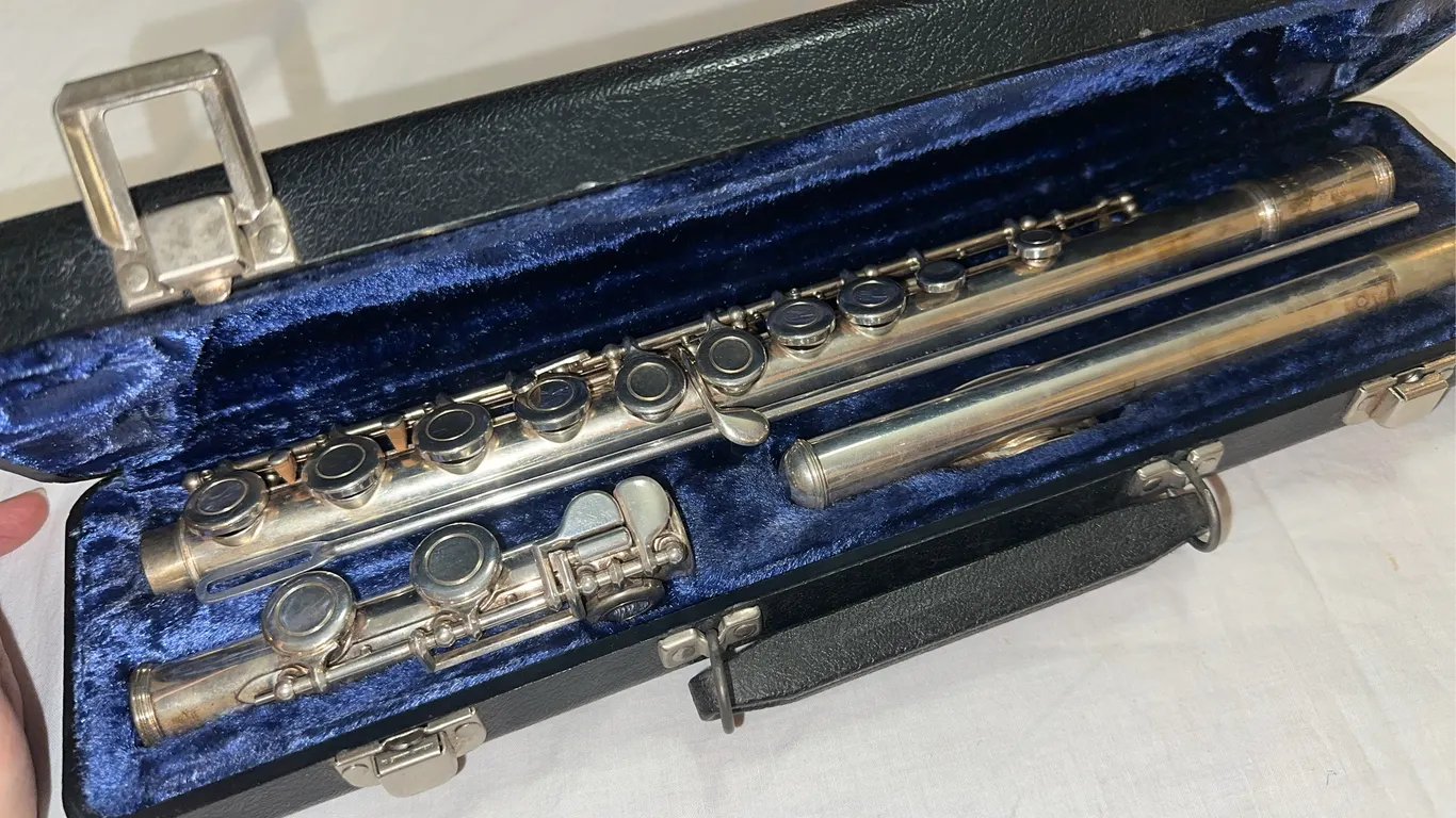 Armstrong flute with case