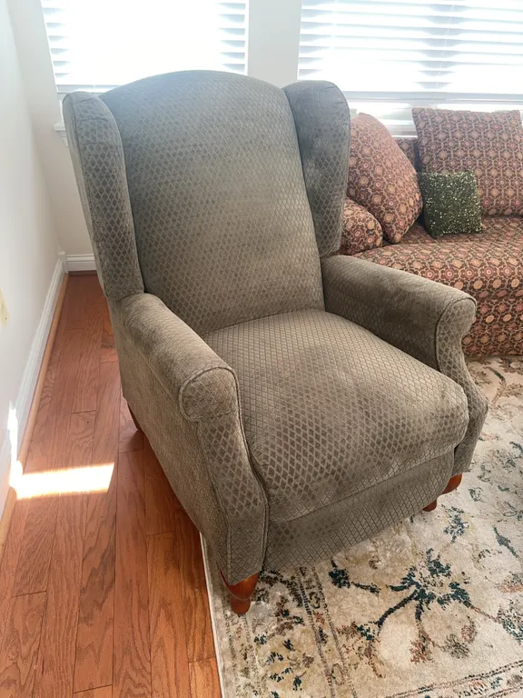 Contemporary recliner