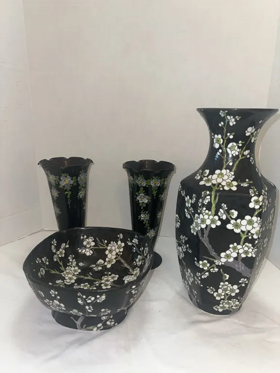 Amethyst glass vases, gorgeous pottery