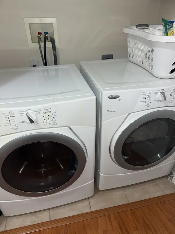 Whirlpool front loading washer and dryer – works