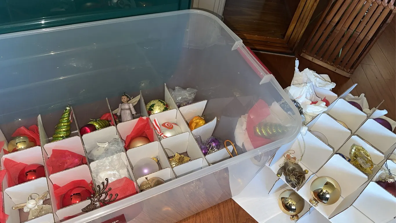 Tub of various Ornaments – tub included