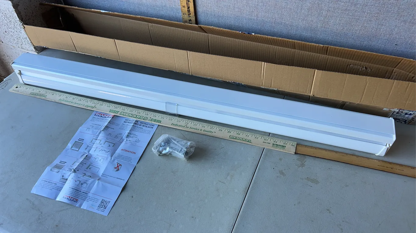 32''X64'' White Roller Blind