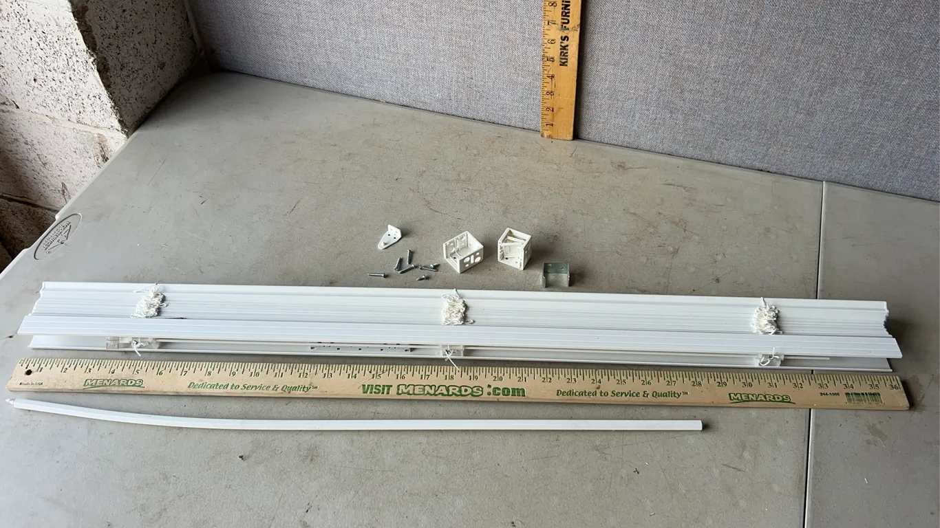 36'' White Mini Blind