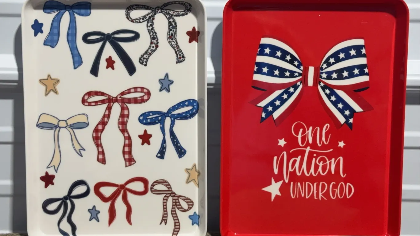 *NEW* (2) Cook With Color Serving Trays