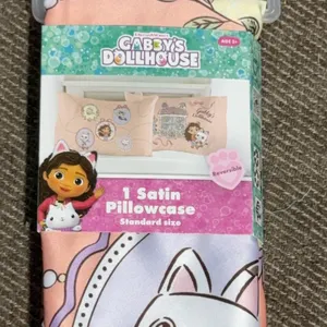 *NEW* Gabby’s Dollhouse Pink Reversible Silky Satin Pillowcase, Standard Size, 1-Pack