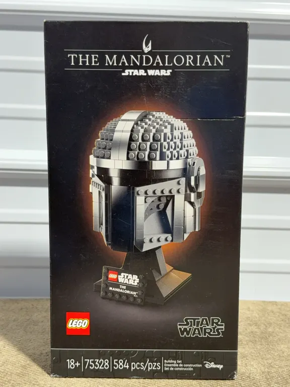 *NEW* LEGO Star Wars The Mandalorian Helmet Model Set (75328)