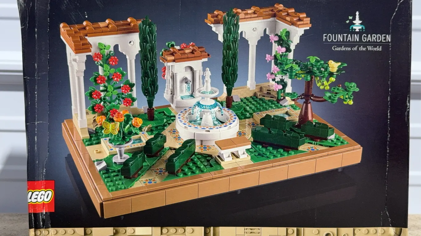 *NEW* LEGO Icons Fountain Garden Set (10359)