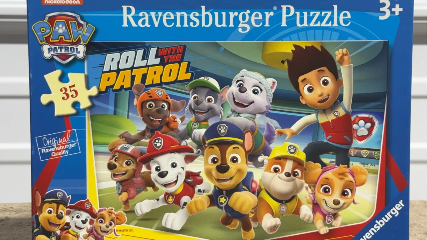 *NEW* Paw Patrol Ravensburger 35 Piece Puzzle Roll With the Patrol