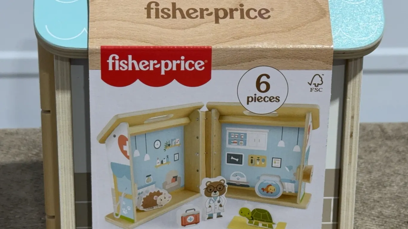 *NEW* Fisher-Price Wooden On-The-Go Pet Animal Hospital Dollhouse with 6 Play Pieces