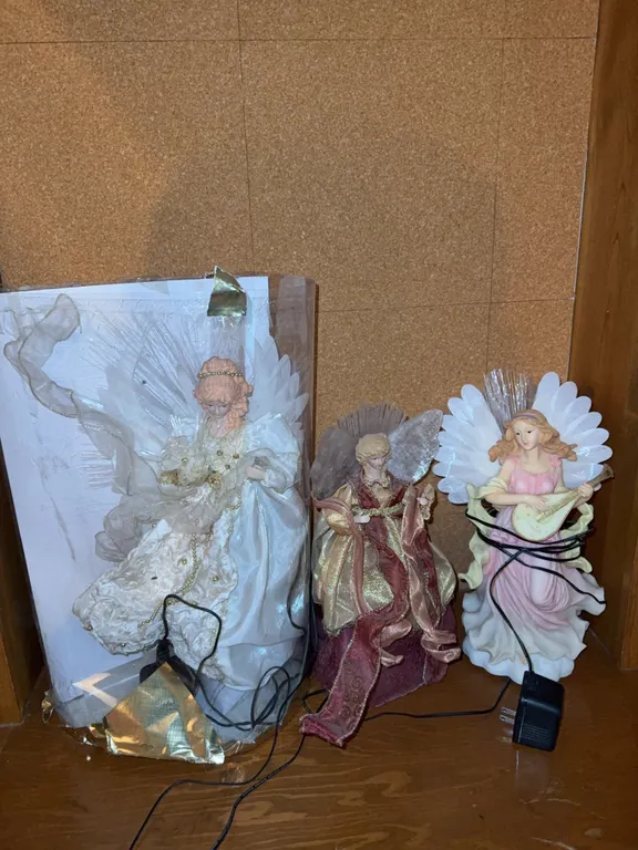 A lot of three angels