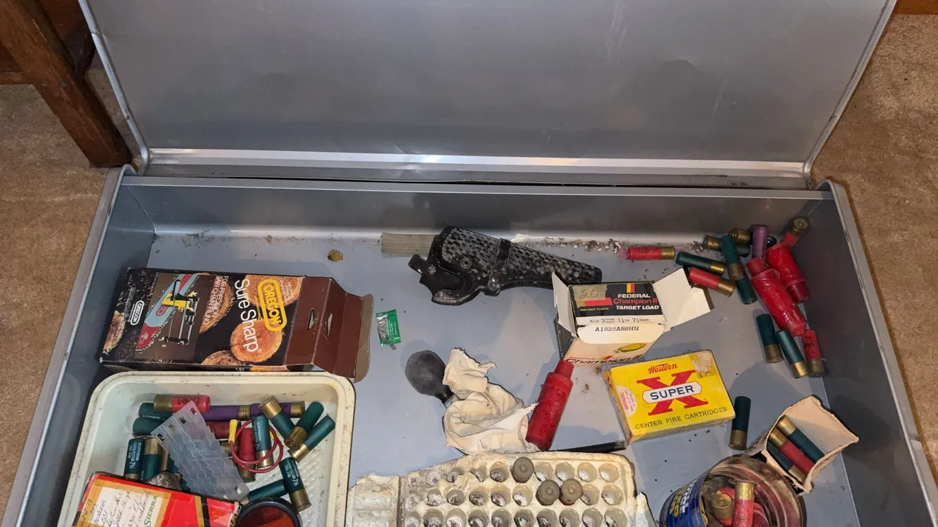 Metal box of old ammo of various gauges and makes