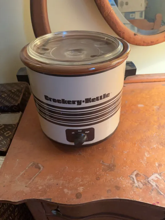 Crockery kettle crockpot