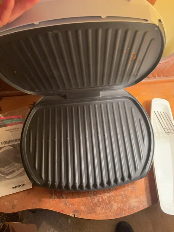 Small indoor electric grill