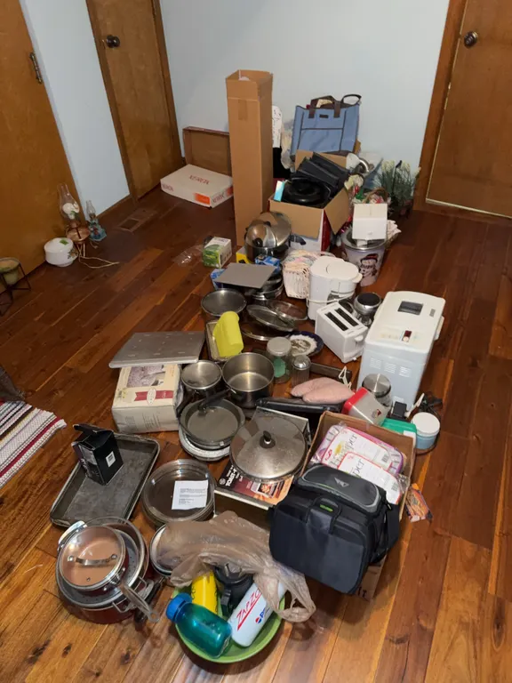Large pot and pans clean out lot