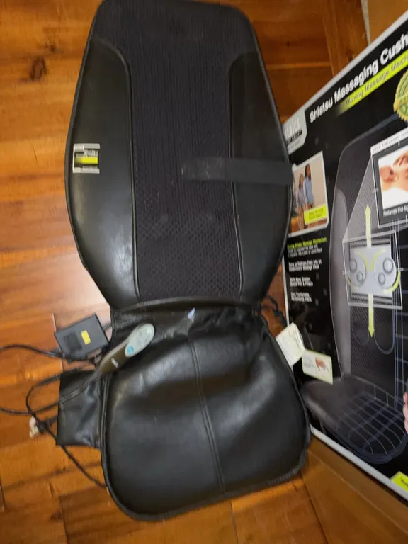 Electric massaging seat, cover cushion