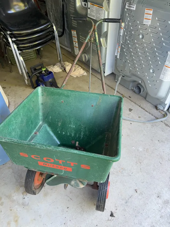 Scott’s fertilizer spreader