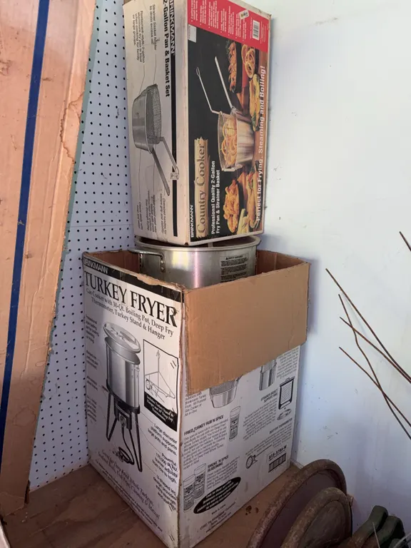 Turkey fryer with box