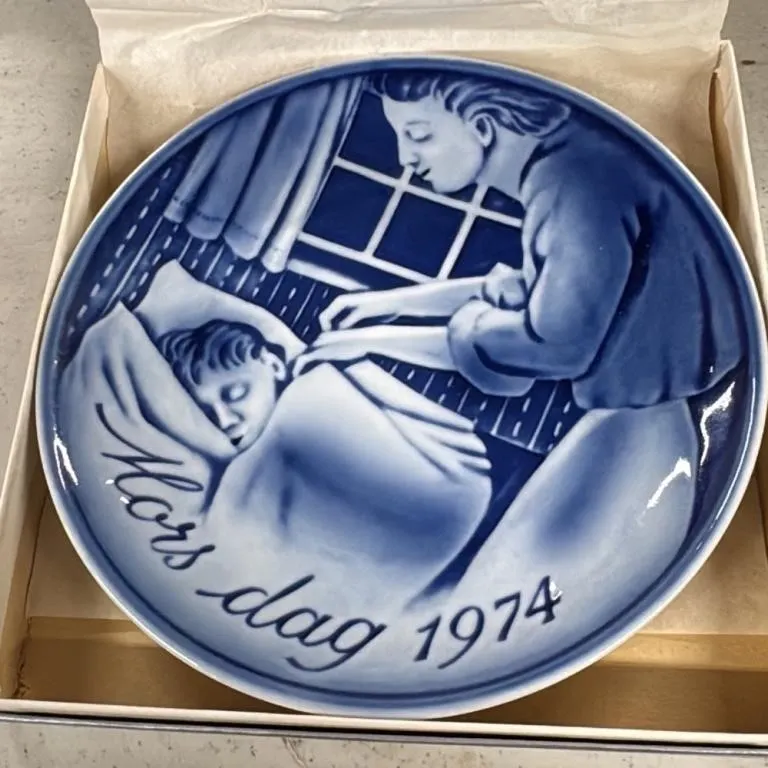 Georg Jensen 1974 Mothers Day 21 plates, 19 in box