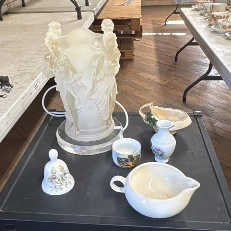 Vintage Art Deco Style Frosted Glass Lamp with Fig